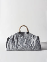 Carica l&#39;immagine nel visualizzatore di Gallery, dicento x Artichoke grey big - ARTICHOKE BAGS
