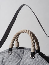Carica l&#39;immagine nel visualizzatore di Gallery, dicento x Artichoke grey big - ARTICHOKE BAGS
