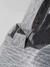 Carica l&#39;immagine nel visualizzatore di Gallery, dicento x Artichoke grey big - ARTICHOKE BAGS
